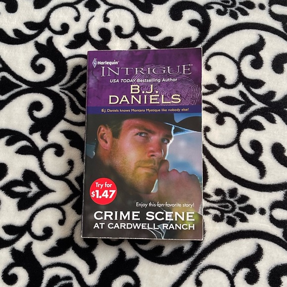 Used Set of 4 Paperback Harlequin Intrigue Books Romantic Suspense Romance Book - Picture 7 of 10